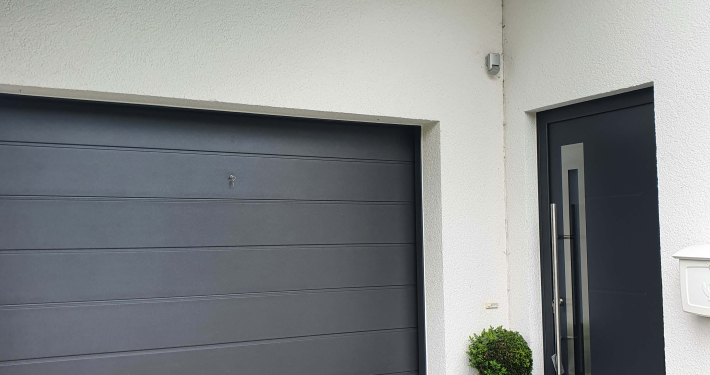 Türen - Haustüre und Garagentor - realisiert mit Nico Pesch. Türen - Haustüre und Garagentor - realisiert mit Nico Pesch.